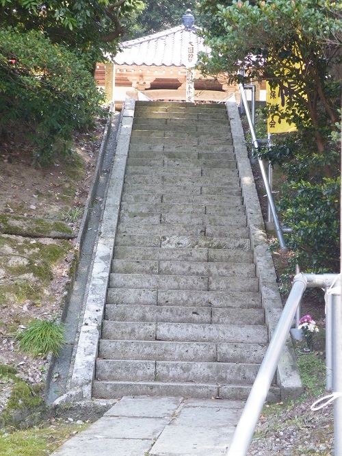 滝谷薬師堂　階段