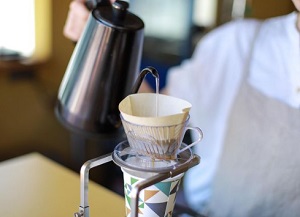 電解水素水を使用したハンドドリップコーヒー　PLUS CAFE　燕市