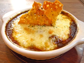 3種のチーズの焼きカレーが人気　フェルマータカフェ　新潟市中央区上近江