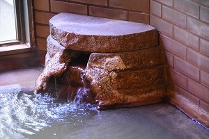 58℃の激熱温泉風呂　かのせ温泉　赤湯　新潟県阿賀町鹿瀬