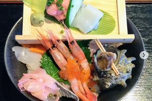 1番人気の海鮮丼　祭　漁師直営　魚祭　新潟県糸魚川市