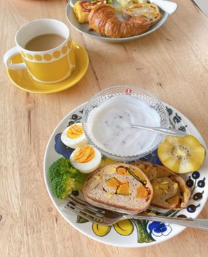 気づけば黄色い朝食　護国神社の敷地内にできたCOBO BAKERY SHOPのさつまいも、栗、かぼちゃがゴロゴロ入ったパンが美味しい