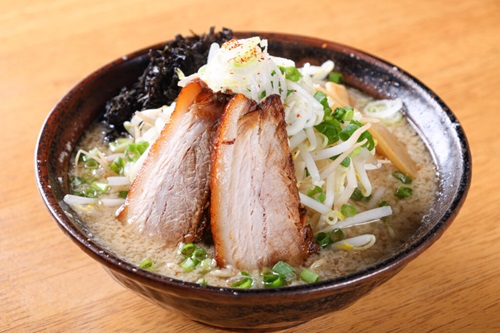 学生やサラリーマンで賑わうラーメン店　麺屋　八戒　新発田市