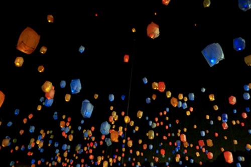 新潟スカイランタンフェスティバル｜幻想の灯りが舞う冬の夜