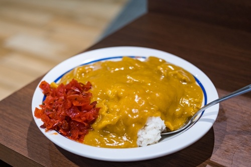 【新潟ソウルフード】田辺美月さんも大絶賛！「バスセンターのカレー」のやみつきになる魅力！