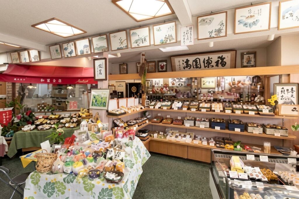 【西蒲区巻】巻の郷土玩具「鯛車」のサブレや最中クッキーが名物 お菓子の「まつ屋」