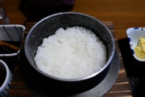 【南魚沼の秋の風物詩】スキーリフトで天日干し！？で話題のブランド米「天空米」を味わう