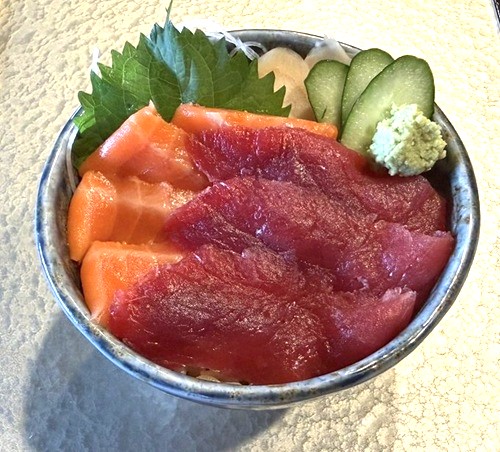 【10月限定】まぐろ・サーモン丼 新潟市東区のお寿司屋さん